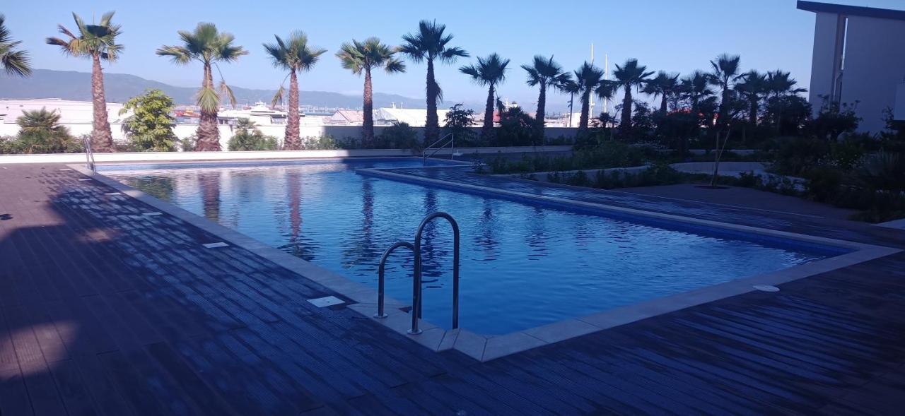 Kings Wharf Quay29 - Large Studio Apartment With 3 Pools - Gym - Rock Views - Holiday And Short Let Apartments In Gibraltar Luaran gambar