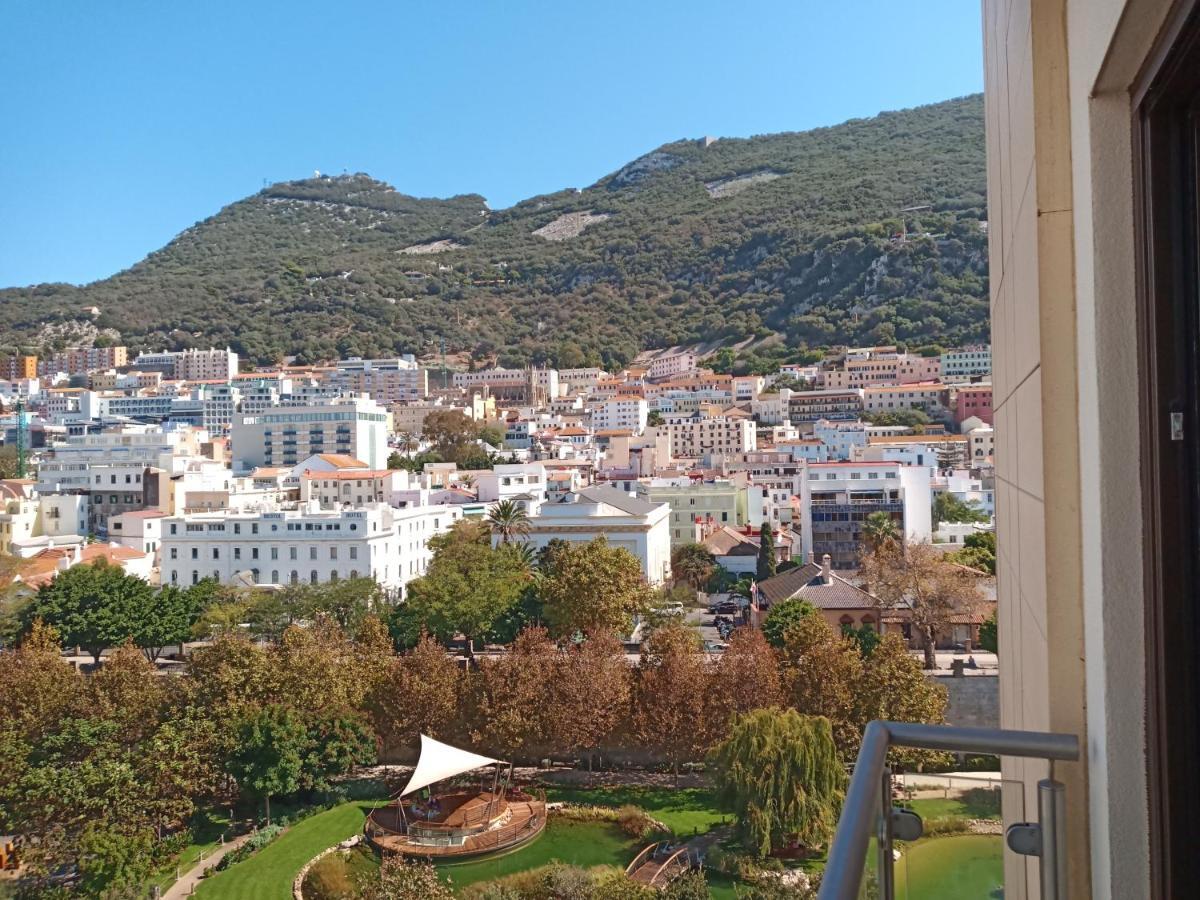 Kings Wharf Quay29 - Large Studio Apartment With 3 Pools - Gym - Rock Views - Holiday And Short Let Apartments In Gibraltar Luaran gambar