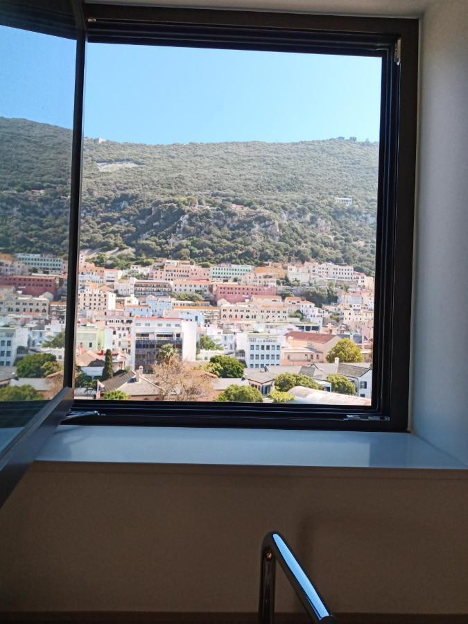 Kings Wharf Quay29 - Large Studio Apartment With 3 Pools - Gym - Rock Views - Holiday And Short Let Apartments In Gibraltar Luaran gambar