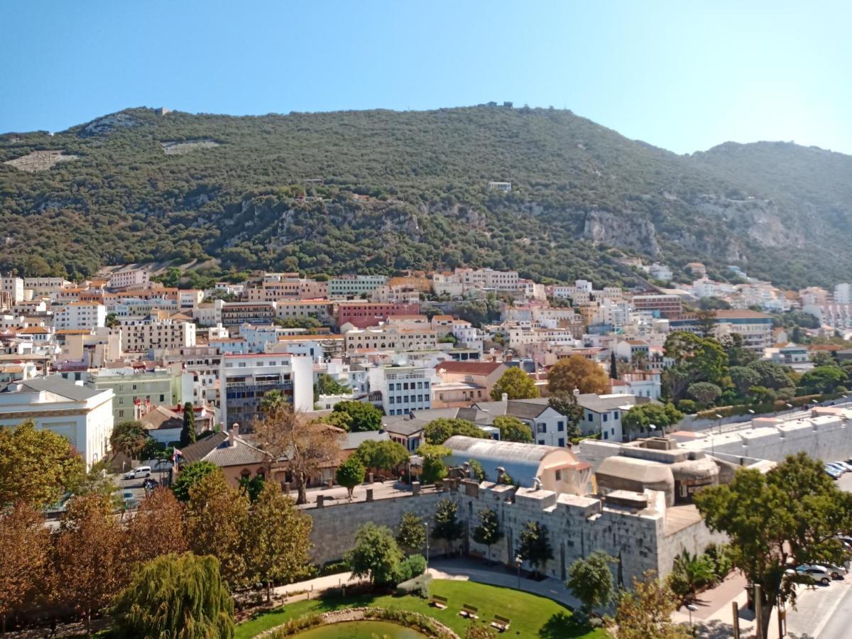 Kings Wharf Quay29 - Large Studio Apartment With 3 Pools - Gym - Rock Views - Holiday And Short Let Apartments In Gibraltar Luaran gambar