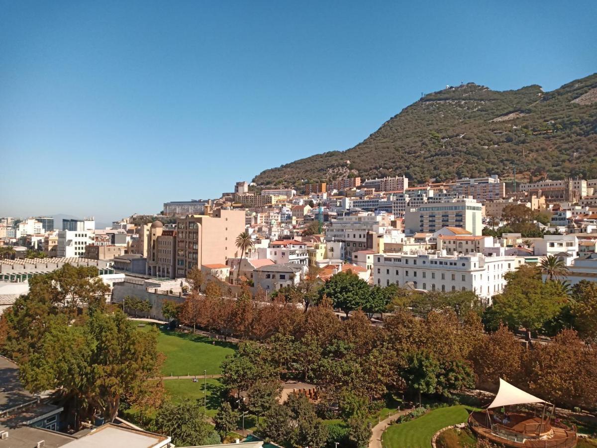 Kings Wharf Quay29 - Large Studio Apartment With 3 Pools - Gym - Rock Views - Holiday And Short Let Apartments In Gibraltar Luaran gambar