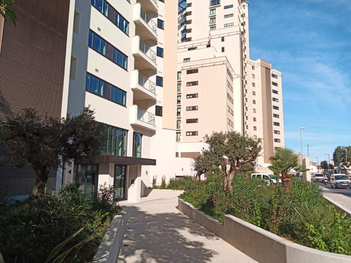 Kings Wharf Quay29 - Large Studio Apartment With 3 Pools - Gym - Rock Views - Holiday And Short Let Apartments In Gibraltar Luaran gambar